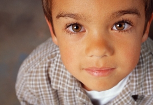 8 dolegliwości u dzieci, które mogą być sygnalizowane przez ból brzucha